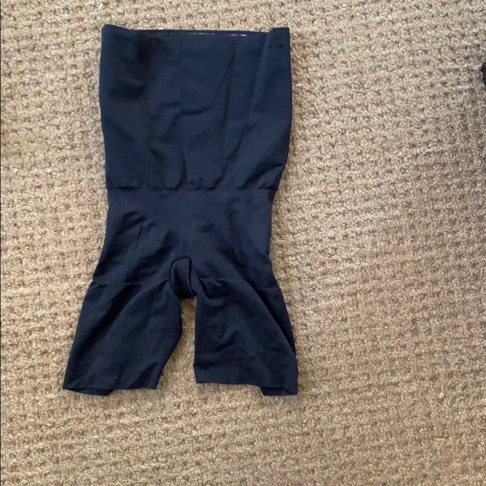 Assets by SPANX high waisted black short
